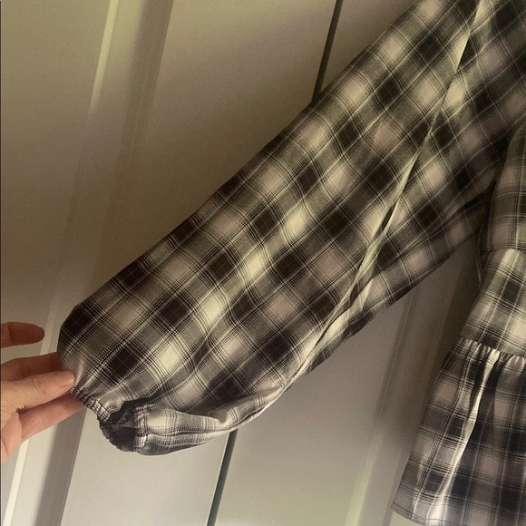 PLEIONE Black and White Peplum Blouse
Size Medium - Picture 6 of 8